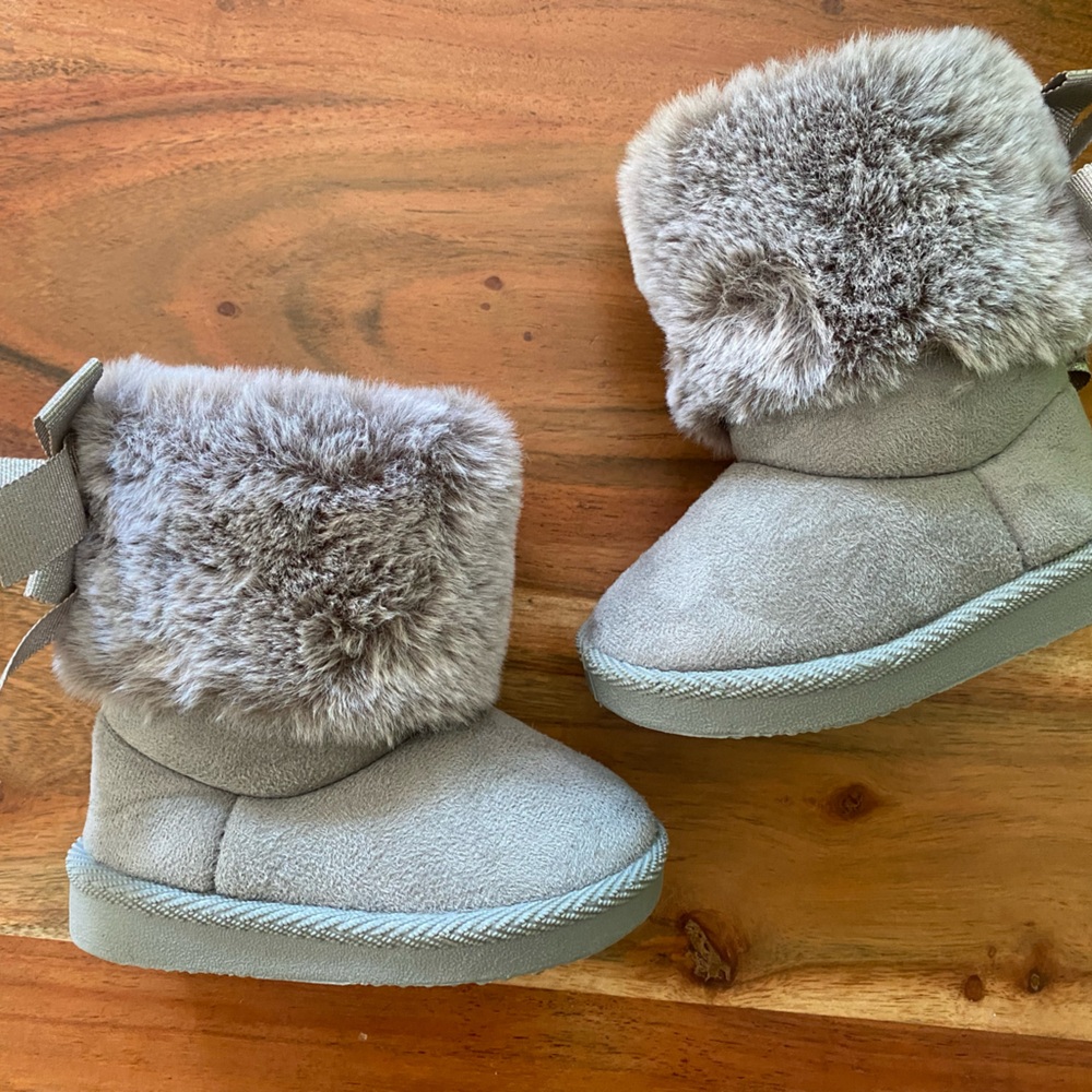Toddler girl boots with faux fur